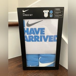 Nike 3-piece baby set, brand new, in Tarheel blue